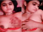 Horny Indian girl Shows her Boobs