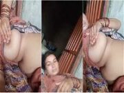 Desi Wife Shows Big Boobs