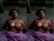 Bhabhi Shows Her Big Boobs