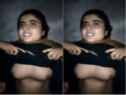 Cute paki Girl Shows boobs and Pussy