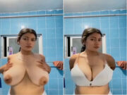 Desi Girl Shows Her Big Boobs