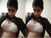 Paki Girl Shows Her Boobs